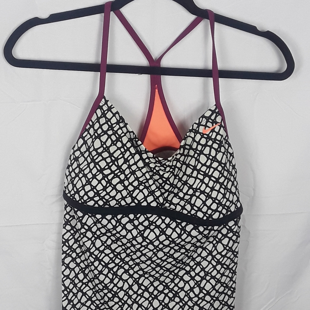 A Nike Workout  Top Size M